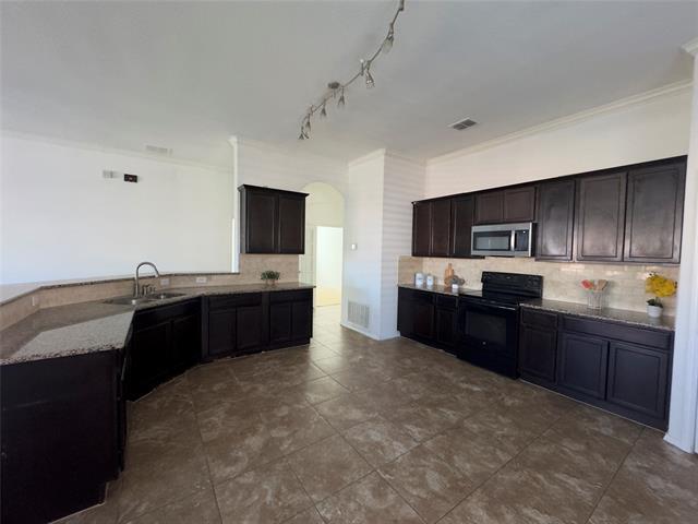 Foto del edificio - 2104 Long Forest Rd