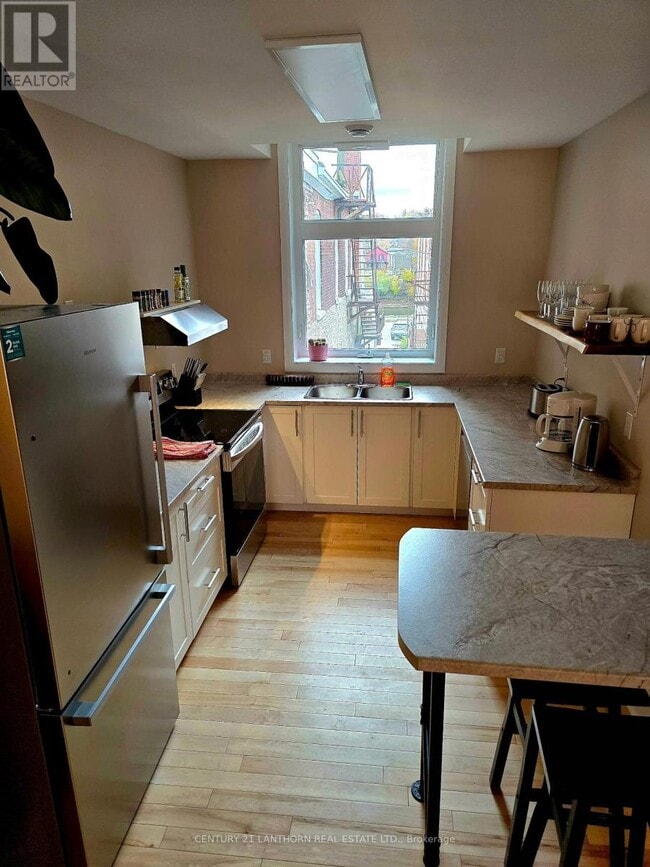 Building Photo - 266 Front St