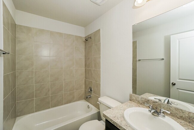 Foto del edificio - 9303 Evening Shade Ct