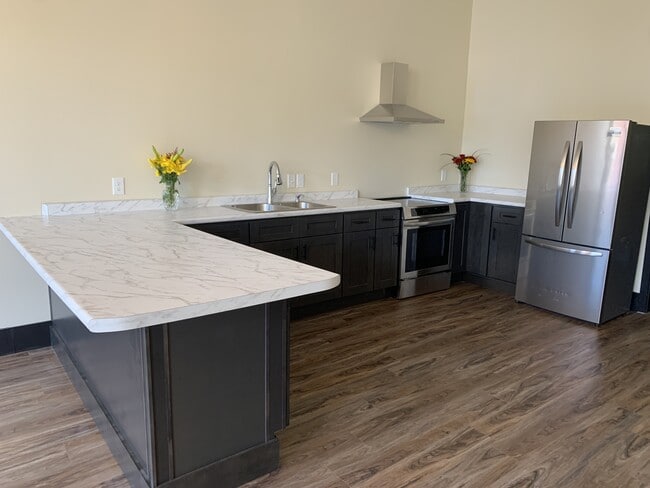 Foto del edificio - 103 S Main St