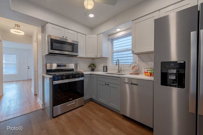 Foto del edificio - 4634 N Hamlin Ave