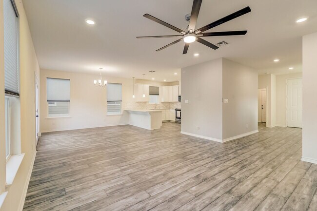 Foto del edificio - 14614 Megan Lee