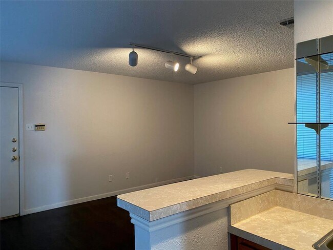 Building Photo - 2512 Rosebud Ct