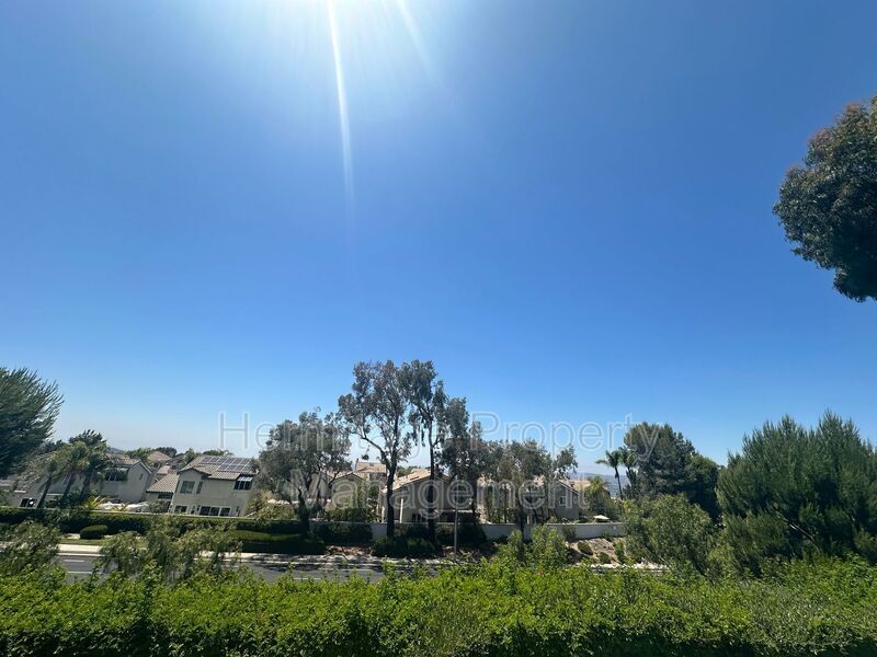 Foto del edificio - 1045 S Dewcrest Dr
