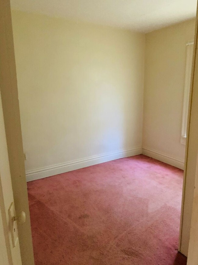 Building Photo - 2 br, 1 bath House - 1717 E Washington St #2