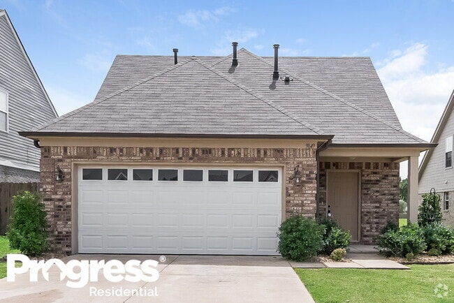 Building Photo - 9849 White Poplar Dr