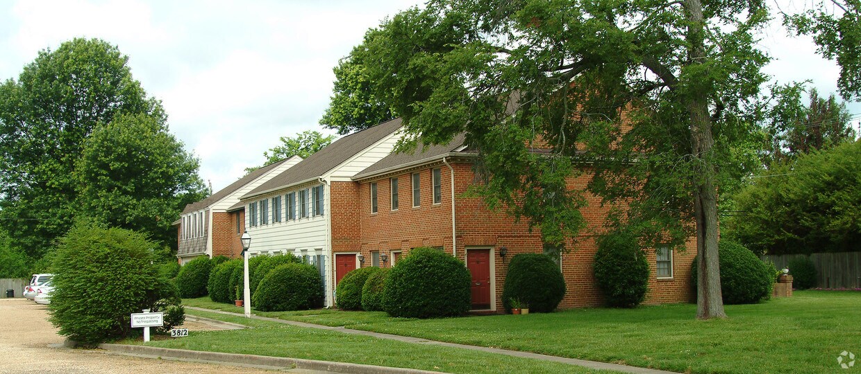 Foto principal - 3812 Hermitage Rd