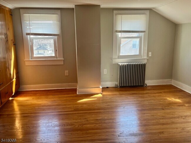 Building Photo - 52 Maple Ave