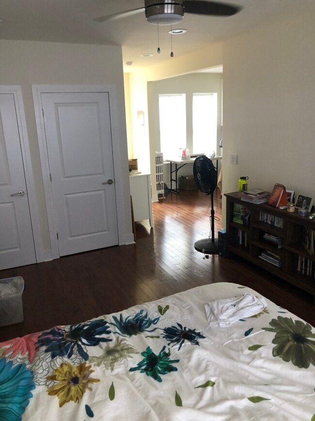 Photo - 4424-4432 N Wolcott Ave Apartment