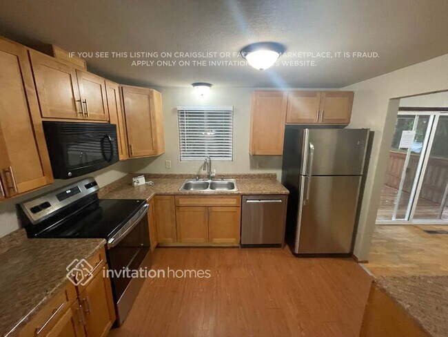 Foto del edificio - 11002 Dean Ct SW