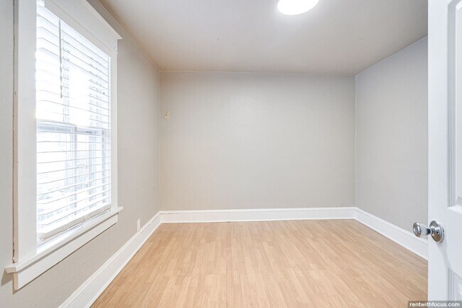 Building Photo - 712 W Lorain St