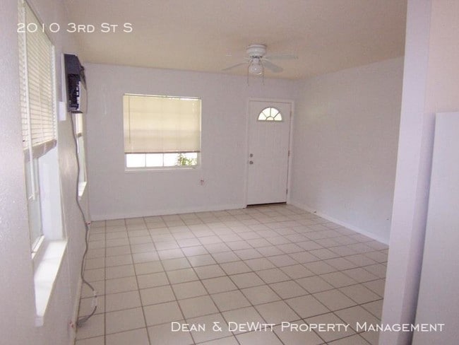 Building Photo - Old Southeast Duplex - Walk or Bike to Dow...