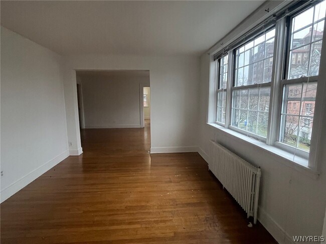 Foto del edificio - 19 Hodge Ave