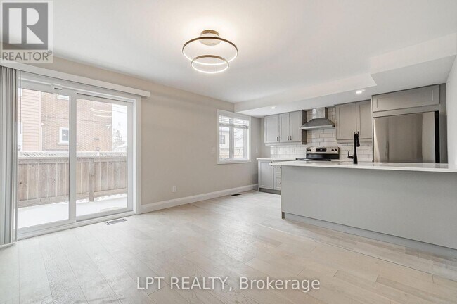 Building Photo - 383 Brant St