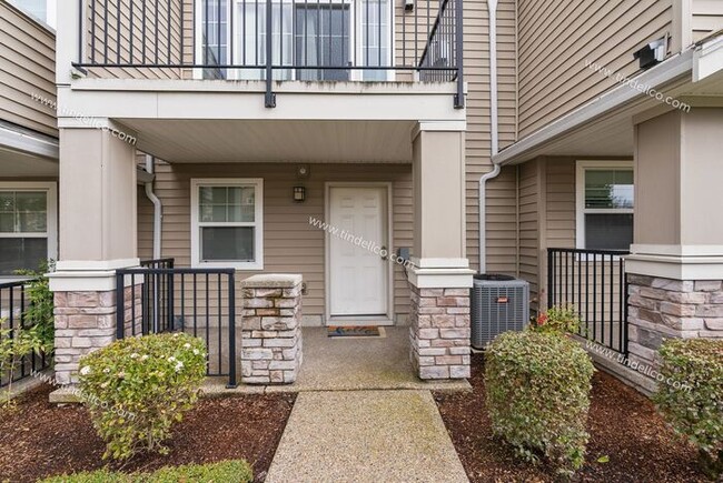 Building Photo - Picturesque 2 Bedroom 2.5 Bathroom Townhou...