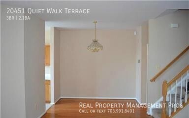 Building Photo - Charming 3 Bedroom 2.5 Bath End Unit For R...