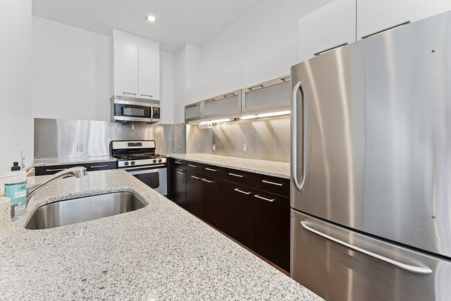 Building Photo - 88 Kingston St