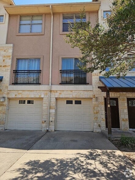 Building Photo - 13420 Lyndhurst St