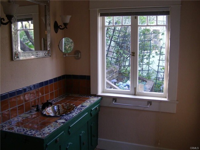 Interior Photo - 6122-6124 Glen Tower St