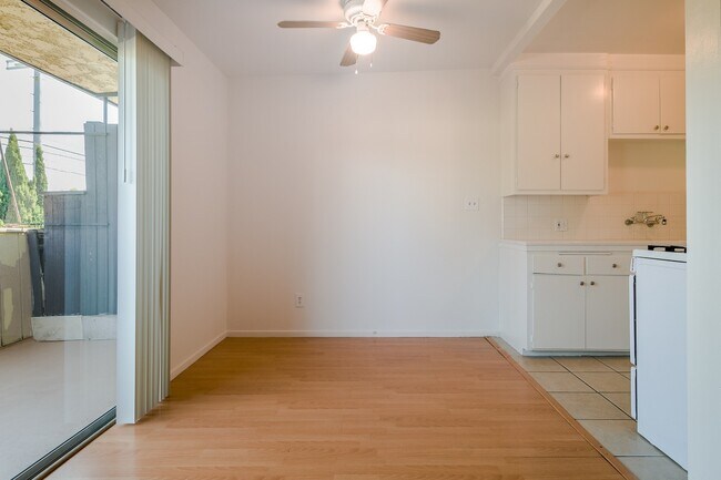 Building Photo - 5991 Carpenter Ave