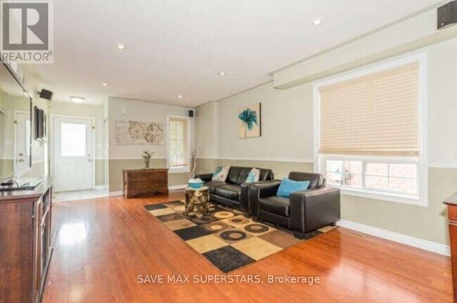 Photo du bâtiment - 12 Stable Gate