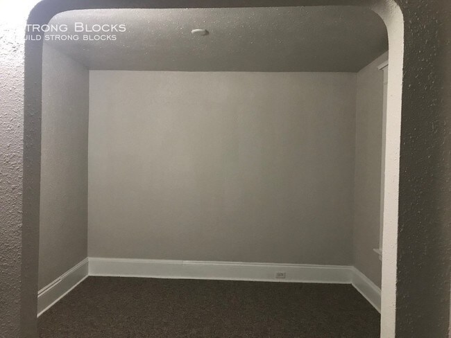 Building Photo - Renovated Lower 2BR/1BA Duplex Rental