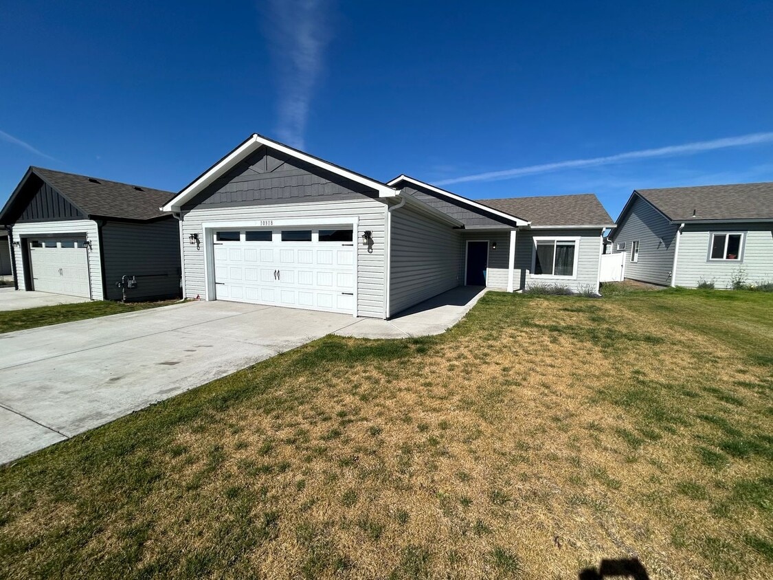Primary Photo - Stunning 2 Bed, 2 Bath Cul-de-sac Rancher ...