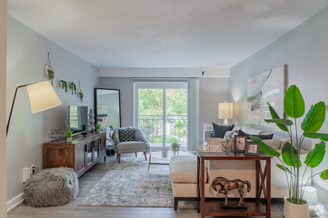 1BR, 1BA - 689SF - Living Room - Sterling Glenwood Apartments