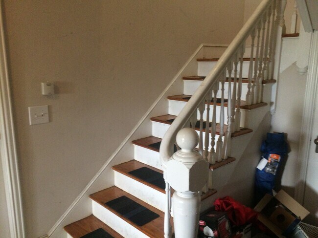 Building Photo - 252 Hope St