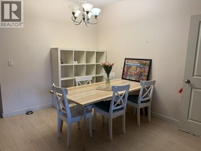 Photo du bâtiment - 2559 East Mall