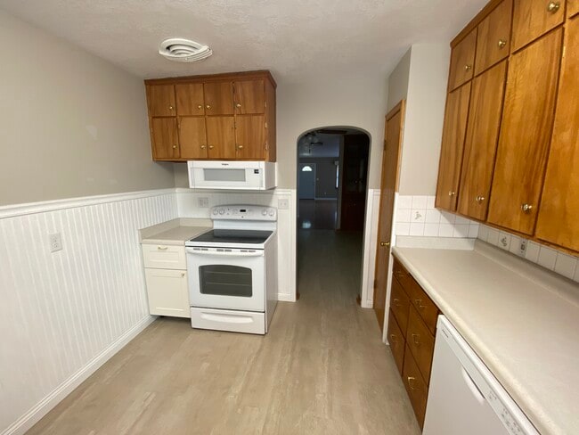 Kitchen - 1305 Vine St