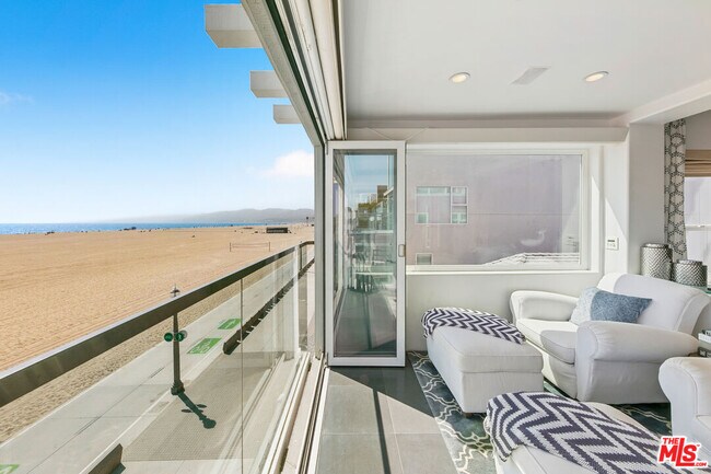 Foto del edificio - 1341 Palisades Beach Rd