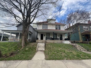 Building Photo - 826 N Beville Ave