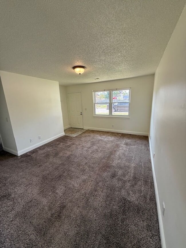 Building Photo - 904 Judson St