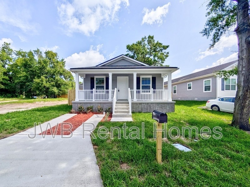 Primary Photo - 2127 Lewis St