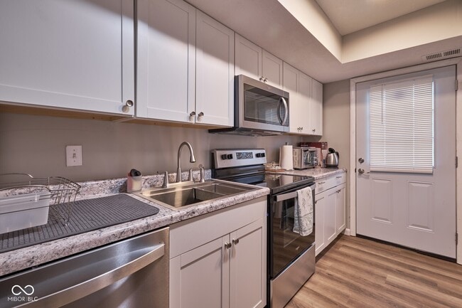 Building Photo - 7458 Countrybrook Dr