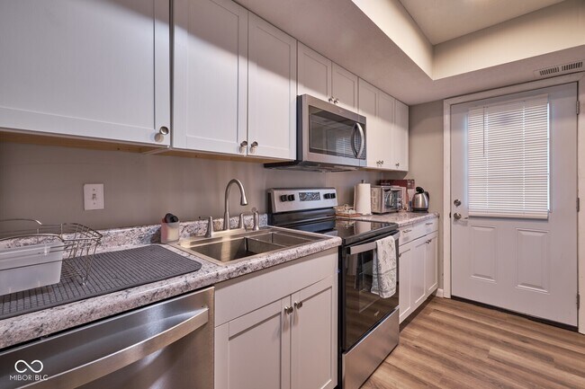 Foto del edificio - 7458 Countrybrook Dr