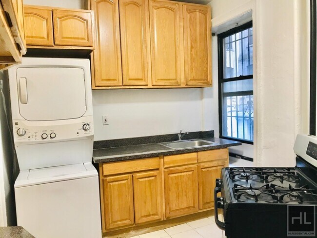 Building Photo - 527 W 143rd St