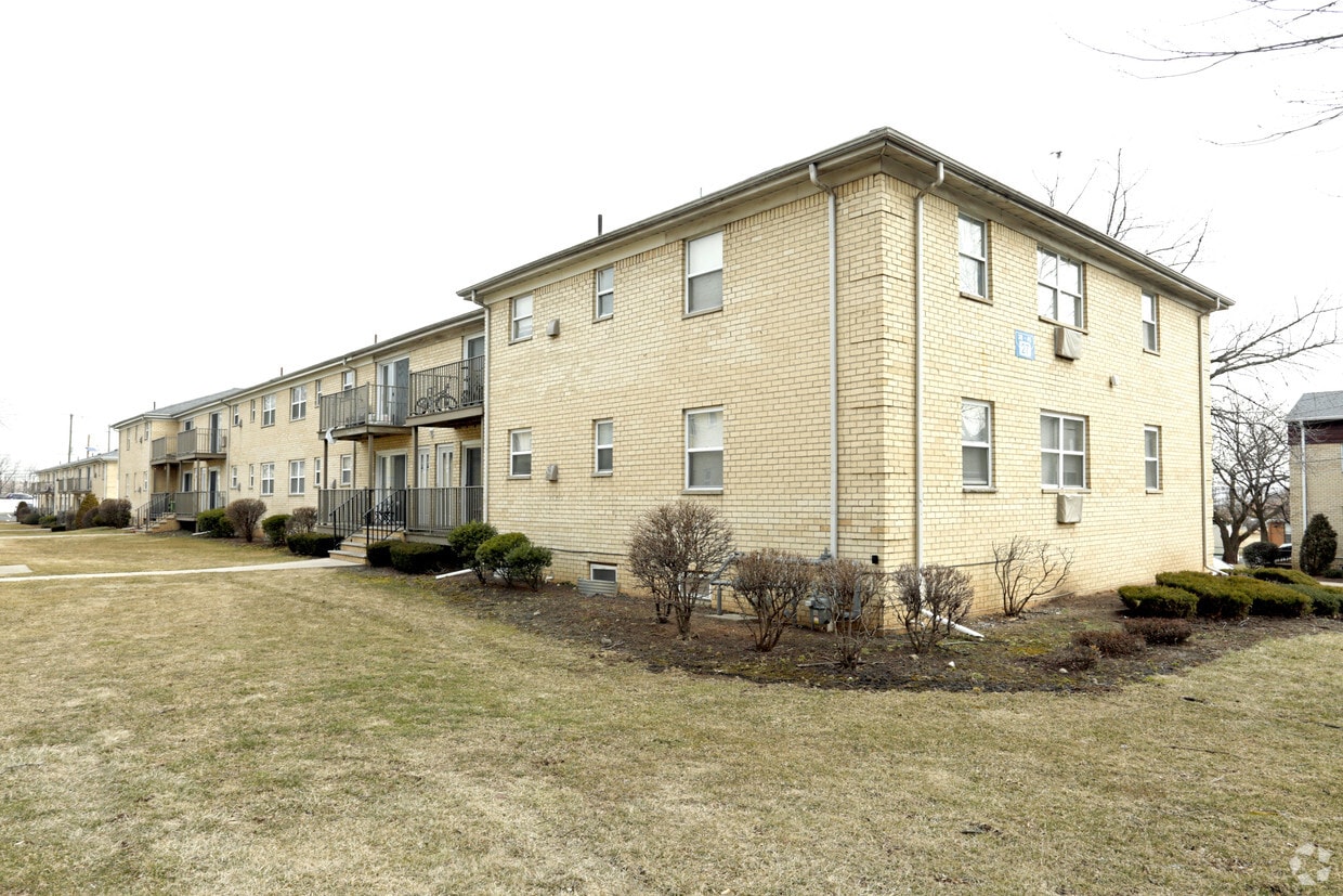 Carteret Gardens Carteret Nj: Discover Tranquil Oasis