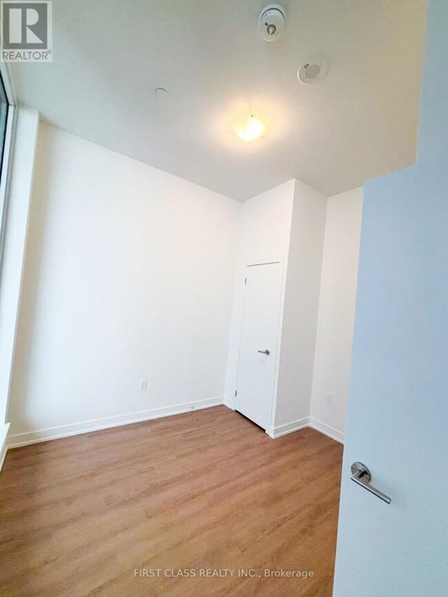 Building Photo - 8 Olympic Gdn Dr