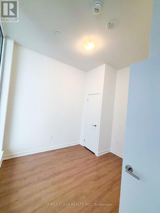 Photo du bâtiment - 8 Olympic Gdn Dr