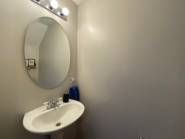 Foto del edificio - 2302 Flagstone Ln