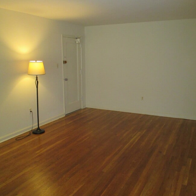 Building Photo - 829 Rock Creek Church Rd NW