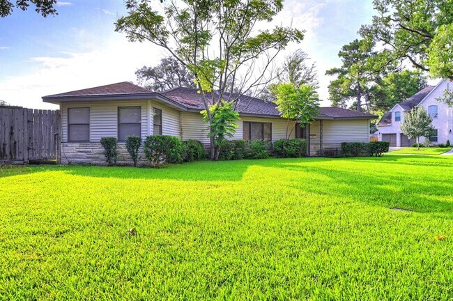 Foto del edificio - 8121 Greenbush St