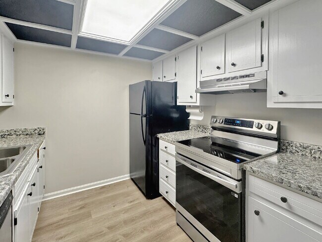 Foto del edificio - Charming 2 Bed 1.5 Bath Townhouse in Oakwood!