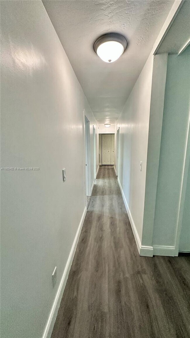 Foto del edificio - 7003 NW 63rd St