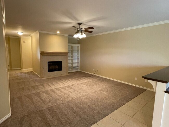 Foto del edificio - 3 Bed, 2 Bath in Surrey Hills of Yukon