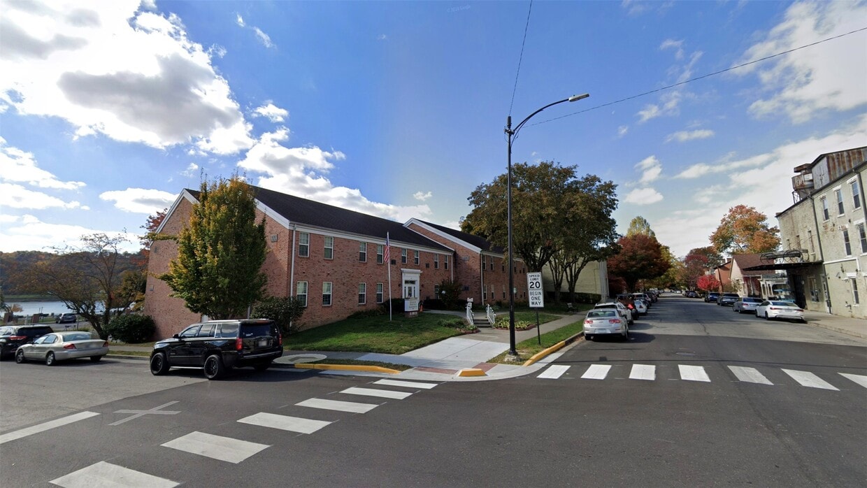 Building Photo - 101 W 2nd St