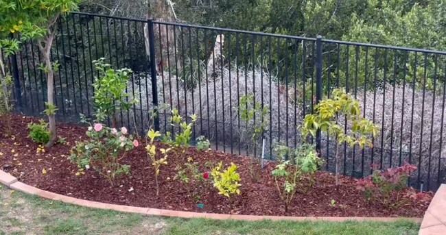 Foto del edificio - 1242 Bellingham Dr