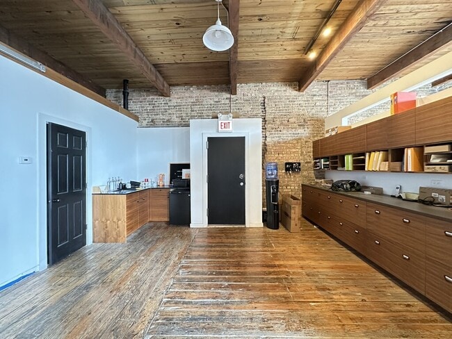 Foto del edificio - 3124 W Carroll Ave